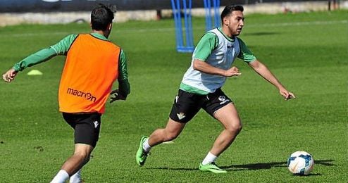 Varela en un entrenamiento con el Real Betis. Varela en un entrenamiento con el Real Betis.