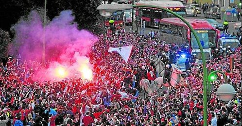 Imagen de la afición del Sevilla. Imagen de la afición del Sevilla.