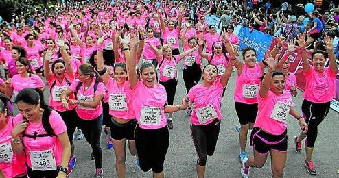 La Carrera de la Mujer acogió a más de 10.000 féminas durante su recorrido. La Carrera de la Mujer acogió a más de 10.000 féminas durante su recorrido.