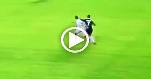 Captura de imagen del momento de la agresión de Ronaldo. Captura de imagen del momento de la agresión de Ronaldo.