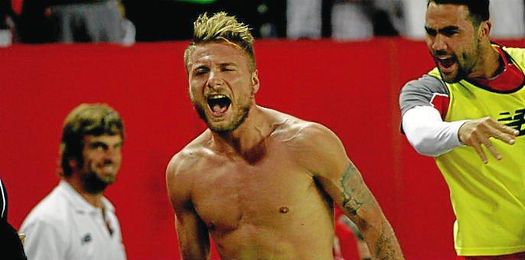 Ciro Immobile celebra un gol con efusividad. Ciro Immobile celebra un gol con efusividad.