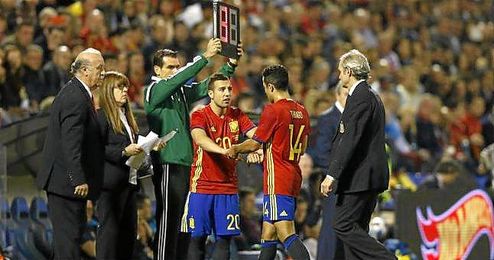 Los primeros exámenes médicos diagnosticaron un edema en la inserción proximal del ligamento colateral medial de la rodilla derecha. Los primeros exámenes médicos diagnosticaron un edema en la inserción proximal del ligamento colateral medial de la rodilla derecha.