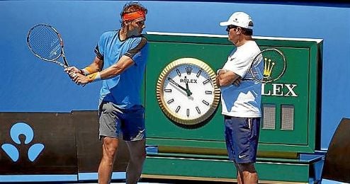 Toni Nadal admite que Djokovic es favorito ante Rafa. Toni Nadal admite que Djokovic es favorito ante Rafa.