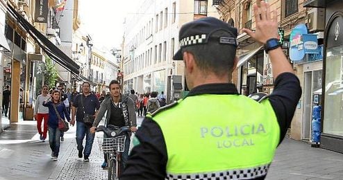 Los primeros controles han tenido lugar en la Avenida de la Constitución en Sevilla. Los primeros controles han tenido lugar en la Avenida de la Constitución en Sevilla.