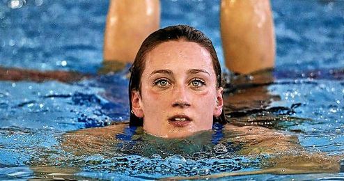 Mireia Belmonte a la finalización de una competición. Mireia Belmonte a la finalización de una competición.