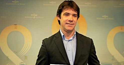 El delegado de Deportes durante la presentación. El delegado de Deportes durante la presentación.