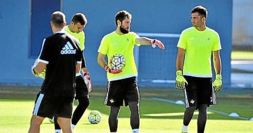 Adán y Dani Giménez han echado el cerrojo a la portería del Betis. Adán y Dani Giménez han echado el cerrojo a la portería del Betis.