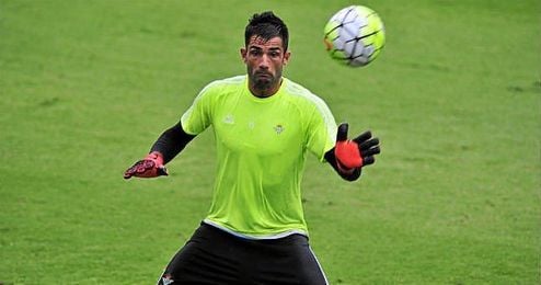 Antonio Adán durante un entrenamiento con el Betis. Antonio Adán durante un entrenamiento con el Betis.