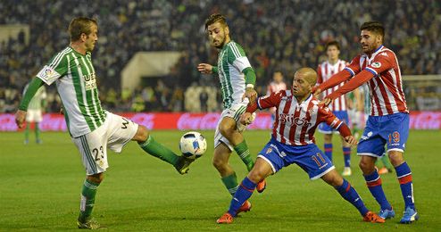 Varios suplentes habituales se reivindicaron en el estreno copero del Betis. Varios suplentes habituales se reivindicaron en el estreno copero del Betis.