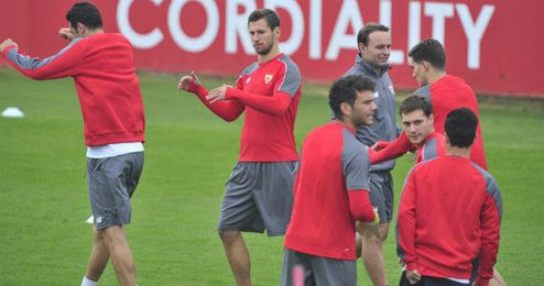 Krychowiak podría ser baja para el derbi de ser amonestado ante el Sporting. Krychowiak podría ser baja para el derbi de ser amonestado ante el Sporting.