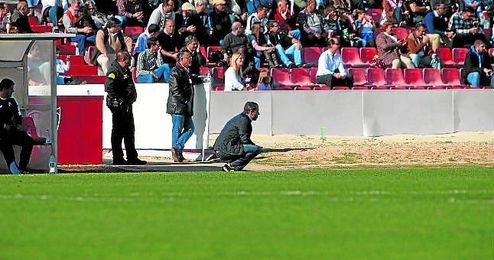 Diego Martínez, atento a las evoluciones del derbi. Diego Martínez, atento a las evoluciones del derbi.