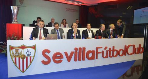Imagen de la Junta General de Accionistas del Sevilla. Imagen de la Junta General de Accionistas del Sevilla.