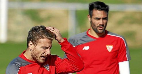 El mediocampista, al fondo, en un entrenamiento. El mediocampista, al fondo, en un entrenamiento.