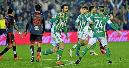 El Betis busca gol más allá de Rubén Castro. El Betis busca gol más allá de Rubén Castro.