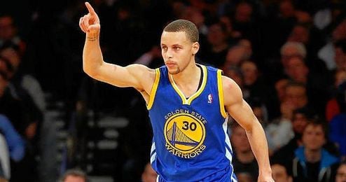 Stephen Curry defendiendo la camiseta de los Golden State Warriors. Stephen Curry defendiendo la camiseta de los Golden State Warriors.