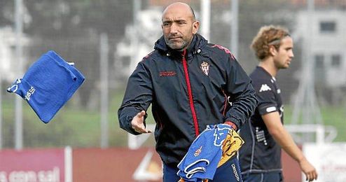 Abelardo no podrá contar con Sanabria y buscará el gol con Castro y Guerrero. Abelardo no podrá contar con Sanabria y buscará el gol con Castro y Guerrero.