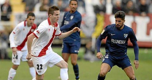 Lance de juego entre el Rayo Vallecano y el Malaga de la 13/14. Lance de juego entre el Rayo Vallecano y el Malaga de la 13/14.