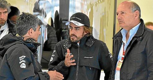Ron Dennis, a la derecha de la imagen, es optimista para la nueva temporada. Ron Dennis, a la derecha de la imagen, es optimista para la nueva temporada.