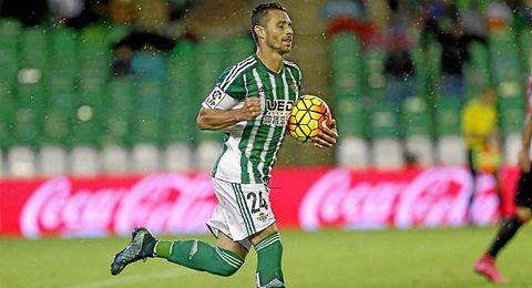 Rubén Castro, celebrando un gol. Rubén Castro, celebrando un gol.