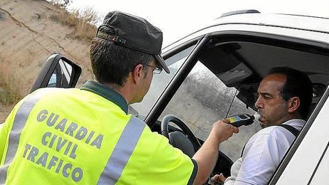 Alrededor de 84.000 conductores han dado positivo en estos controles en lo que va de año. Alrededor de 84.000 conductores han dado positivo en estos controles en lo que va de año.