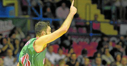 Oriola fue el mejor del CB Sevilla ante ´la Penya´. Oriola fue el mejor del CB Sevilla ante ´la Penya´.