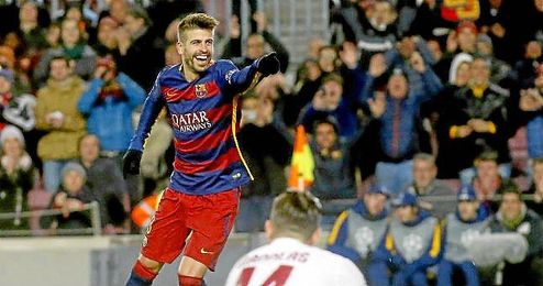 Gerard Piqué defendiendo la camiseta del FC Barcelona. Gerard Piqué defendiendo la camiseta del FC Barcelona.