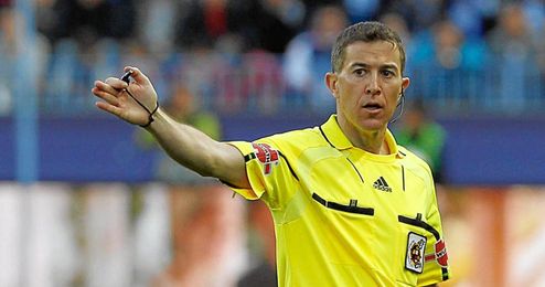 Iglesias Villanueva dirigirá al Sevilla el último partido del año. Iglesias Villanueva dirigirá al Sevilla el último partido del año.