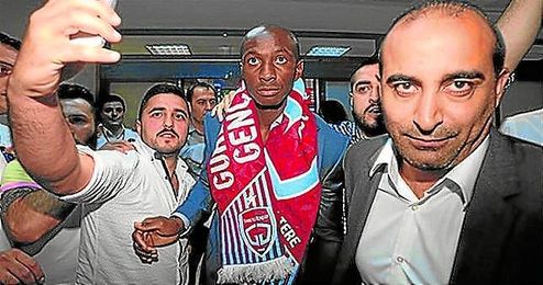 El camerunés dejó buen sabor de boca en el Sevilla. El camerunés dejó buen sabor de boca en el Sevilla.