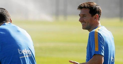 Durante los 15 minutos de sesión a los que tuvieron acceso los medios, el argentino participó con normalidad en el primer rondo del entreno. Durante los 15 minutos de sesión a los que tuvieron acceso los medios, el argentino participó con normalidad en el primer rondo del entreno.
