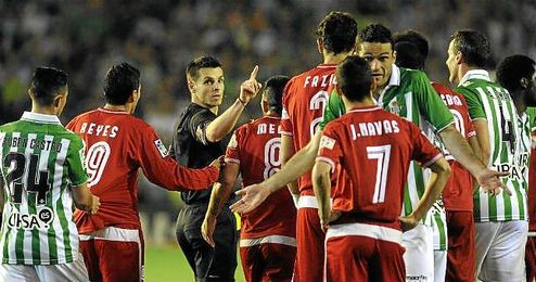 Del Cerro Grande, en el Betis-Sevilla de la temporada 12/13. Del Cerro Grande, en el Betis-Sevilla de la temporada 12/13.