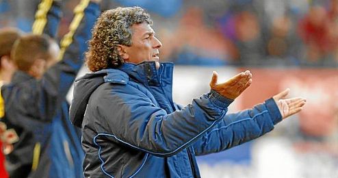 Gorosito, durante su etapa en el banquillo del Xerez. Gorosito, durante su etapa en el banquillo del Xerez.