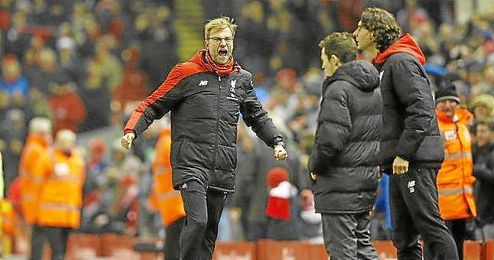 Klopp protesta en un partido del Liverpool. Klopp protesta en un partido del Liverpool.