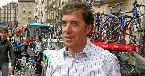 El exciclista ´Perico´ Delgado habló con los medios tras participar en la tradicional "Carrera del pavo". El exciclista ´Perico´ Delgado habló con los medios tras participar en la tradicional "Carrera del pavo".