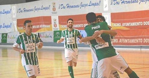 La plantilla bética se estrena en su vuelta a la pista contra el FS Valdepeñas. La plantilla bética se estrena en su vuelta a la pista contra el FS Valdepeñas.