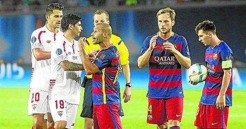 Banega discute con Mascherano en Tbilisi. Banega discute con Mascherano en Tbilisi.