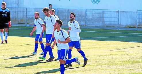 Martín celebra su gol ante la Roteña. Martín celebra su gol ante la Roteña.