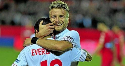 Immobile y Banega firmaron los tantos del Sevilla ante el Espanyol. Immobile y Banega firmaron los tantos del Sevilla ante el Espanyol.