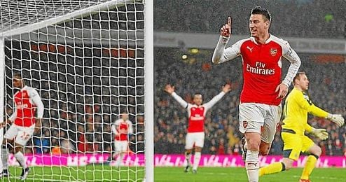 Koscielny hizo el gol del Arsenal ante el Newcastle. Koscielny hizo el gol del Arsenal ante el Newcastle.
