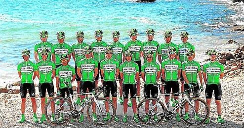 Imagen de parte del equipo asistente. Imagen de parte del equipo asistente.
