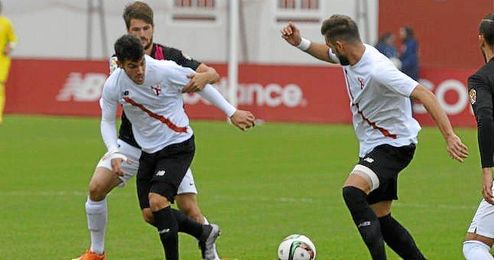 Curro volvió a ser clave en el filial del Sevilla FC. Curro volvió a ser clave en el filial del Sevilla FC.