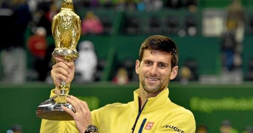 Djokovic posa con el trofeo. Djokovic posa con el trofeo.