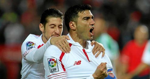 Reyes celebra su gol. Reyes celebra su gol.