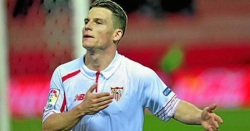 El ariete galo es el máximo goleador del Sevilla esta temporada. El ariete galo es el máximo goleador del Sevilla esta temporada.