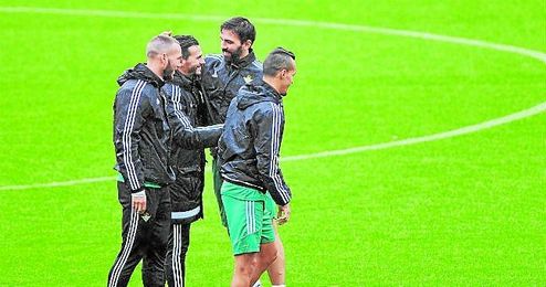 Jordi, Kadir y Digard, con Capi. Jordi, Kadir y Digard, con Capi.