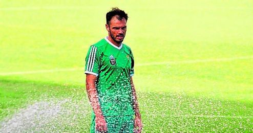 El germano Heiko Westermann cayó lesionado ante el F.C. Barcelona tras una entrada de Rakitic. El germano Heiko Westermann cayó lesionado ante el F.C. Barcelona tras una entrada de Rakitic.