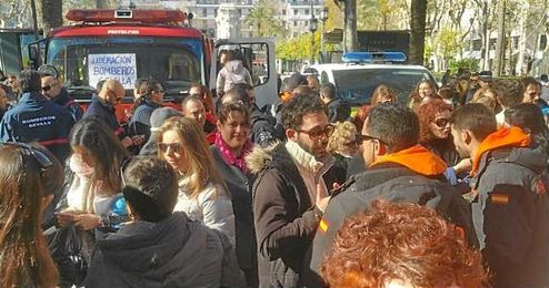 Imagen de la manifestación en la que exigían libertan para los bomberos. Imagen de la manifestación en la que exigían libertan para los bomberos.