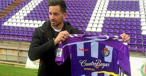 Rennella posa con la camiseta del Valladolid en su presentación. Rennella posa con la camiseta del Valladolid en su presentación.