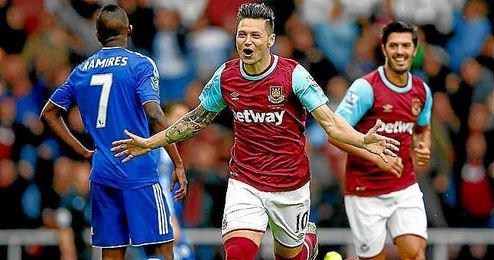 Mauro Zárate quiere jugar en la Fiorentina, como dice su agente. Mauro Zárate quiere jugar en la Fiorentina, como dice su agente.