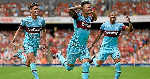 Zárate celebra un gol con el West Ham. Zárate celebra un gol con el West Ham.