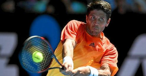 En la imagen, Fernando Verdasco restando una bola. En la imagen, Fernando Verdasco restando una bola.